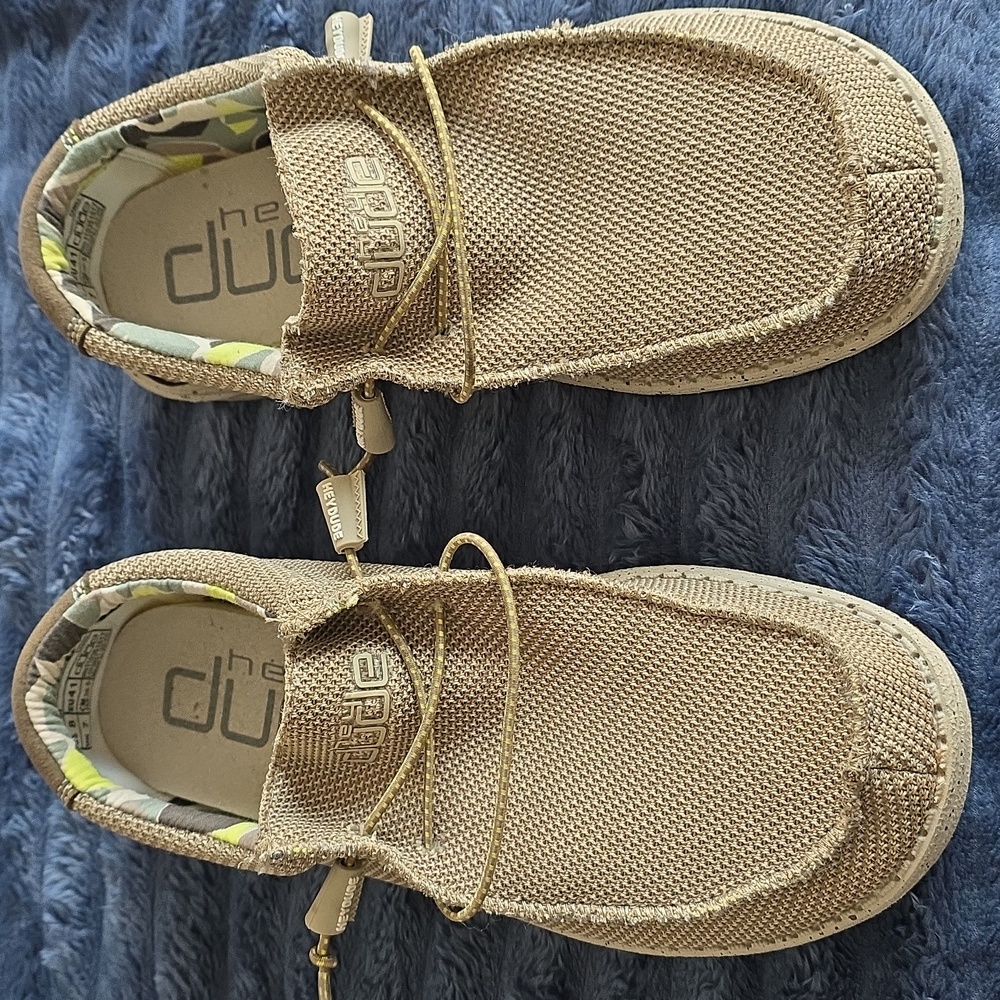 Hey Dude Wally Sox camel Textured Loafers ( sz 8)